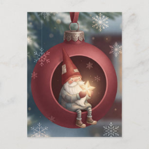 Niedlicher Gnom in rotem Weihnachtsschmuck Feiertagspostkarte