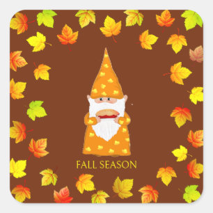 Niedlicher Gnom und farbenfrohe Herbstblätter auf Quadratischer Aufkleber