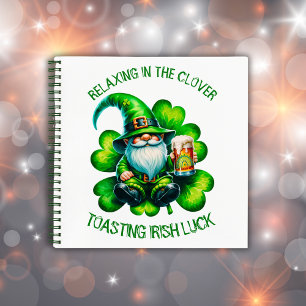 Niedlicher Gnome St Patrick's Day mit Bier   Notizbuch