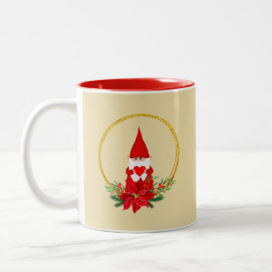 Niedlicher Gnome und Weihnachtskranz auf leicht be Zweifarbige Tasse