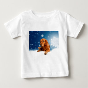 Niedlicher Golden Retriever Hund sitzt in Schneest Baby T-shirt