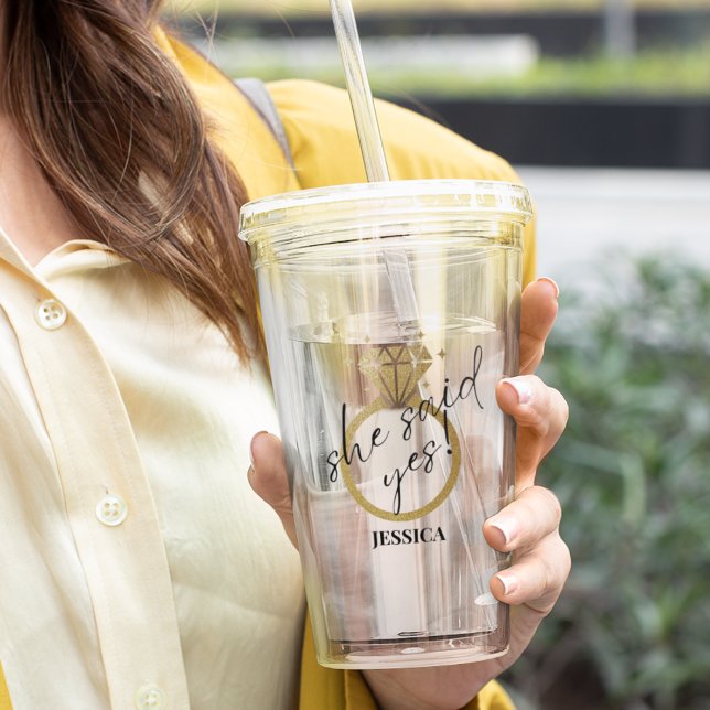 Niedlicher Goldring Sie sagte ja Verlobung Minimal Acryltrinkbecher (Von Creator hochgeladen)