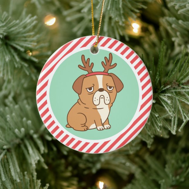Niedlicher Grumpy Bulldog mit Rentierhaar Keramik Ornament (Baum)