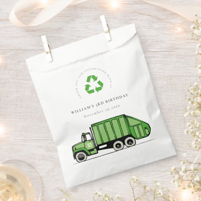 Niedlicher grüner LKWs jenseits der Geburt Geschenktütchen (Ausgeschnitten)