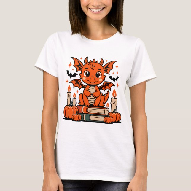 Niedlicher Halloween-Drache mit Büchern T-Shirt (Vorderseite)