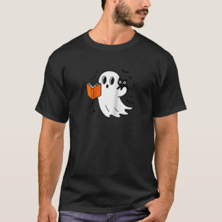 Niedlicher Halloween-Geist, der ein Buch mit schwa T-Shirt