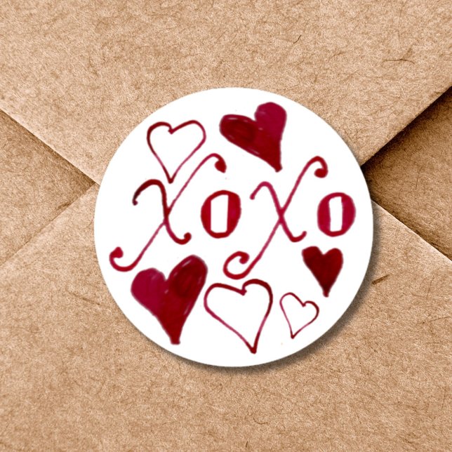 Niedlicher handgeschriebener XOXO Romantischer Val Runder Aufkleber (This hand-lettered Valentine's Day calligraphy design can lend elegance to your envelopes.)