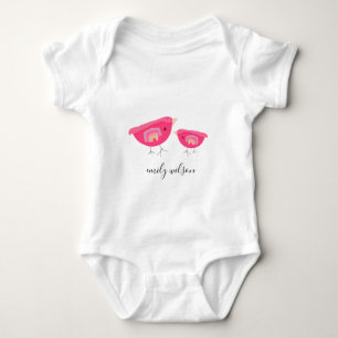 Niedlicher Handgezogener Regenbogen Pink Birdy Mot Baby Strampler