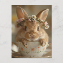 Niedlicher Hase mit einer Blume in einer Tasse Postkarte