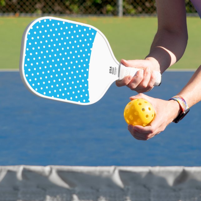 Niedlicher, heller weißer Polka Dots Sky Blue Back Pickleball Schläger (InSitu)