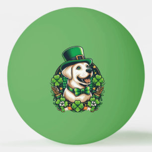 Niedlicher Hund am Sankt Patrick Tischtennisball
