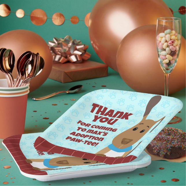 Niedlicher Hund auf Zaun Pet Adoption Pawprints Vi Pappteller (Multi)