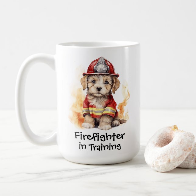 Niedlicher Hund Fireman Anzug Feuerwehrmann in der Kaffeetasse (Mit Donut)