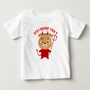 Niedlicher Hund in der Kostüme des roten Teufels m Baby T-shirt