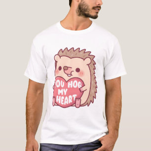 Niedlicher Igel, der Herz umarmt T-Shirt