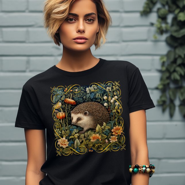 Niedlicher Igel Tapestry William Morris Style T-Shirt (Von Creator hochgeladen)