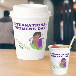 Niedlicher internationaler Frauentag Pappbecher