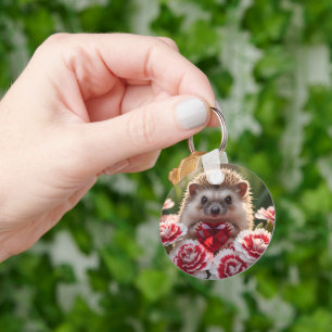 Niedlicher Januar-Igel mit Granatherz Schlüsselanhänger