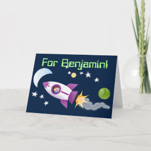 Niedlicher Junge in der Cartoon-Abbildung eines Ra Karte