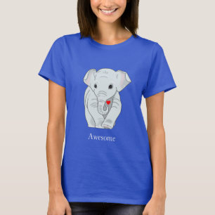 Niedlicher junger Elefant, der einen T - Shirt im 