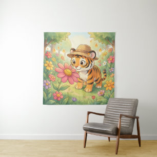 Niedlicher junger Tiger mit Hut im Garten Wandteppich