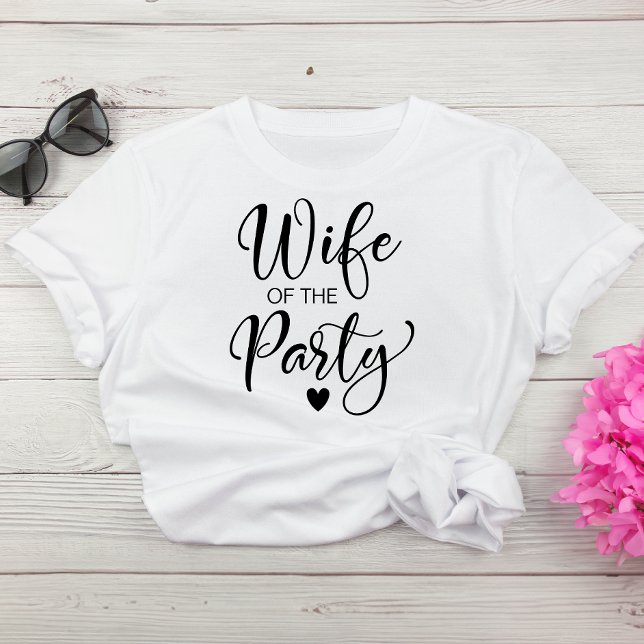 Niedlicher Junggeselinnen-Abschied T-Shirt (Celebrate the bride-to-be in fun and style at her bachelorette party)