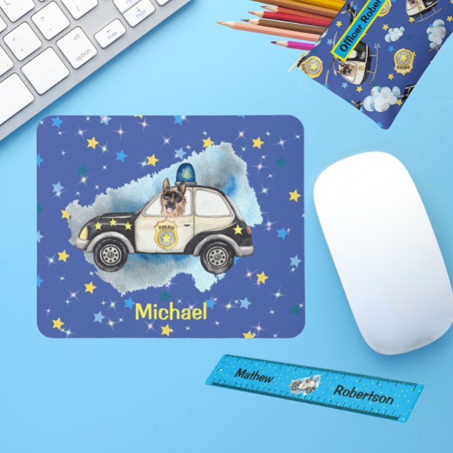 Niedlicher K-9 Hund in einem Polizeiwagen Mousepad (Von Creator hochgeladen)