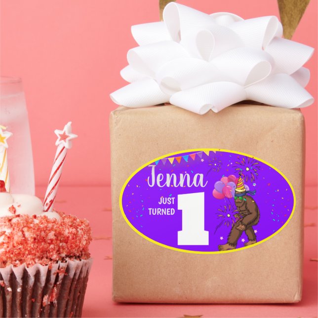 Niedlicher Kindergeburtstag-Karte mit Bigfoot pers Ovaler Aufkleber (Party)