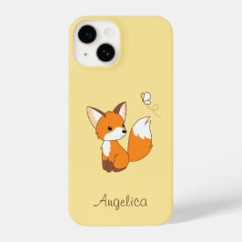Niedlicher kleiner Fuchs sieht Schmetterling zu iPhone 14 Hülle