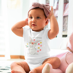 Niedlicher kleiner Hase mit Blume personalisierte  Baby Strampler