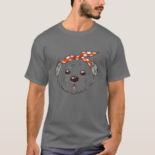 Niedlicher kleiner Hund mit Bandana T-Shirt