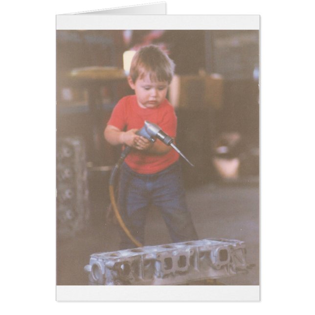 Niedlicher kleiner Junge mit Tools (Vorne)