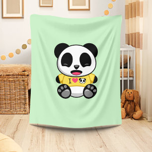 Niedlicher kleiner Panda in gelbem T - Shirt auf G Fleecedecke