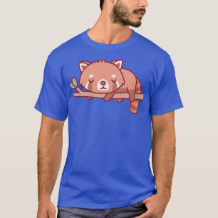 Niedlicher kleiner roter Panda auf Baumzweig T-Shirt