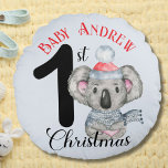Niedlicher Koala Baby's First Christmas Winter Kee Rundes Kissen<br><div class="desc">Niedlich Baby Koala Baby's First Christmas Winter Animal Keepake Round Kissen.</div>