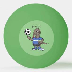 Niedlicher Komodo-Drache beim Fußballspielen Carto Tischtennisball