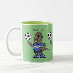 Niedlicher Komodo-Drache beim Fußballspielen Carto Zweifarbige Tasse