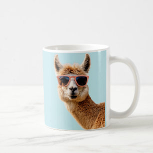 Niedlicher Lama mit Sonnenbrille auf Kaffeetasse