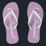 Niedlicher Lavendel lila Hochzeitskippe Flip Flops<br><div class="desc">Niedlicher Lavendel lila Hochzeitsflip Flops für Brautmädchen. Benutzerdefinierte Hintergrund- und Gurtfarbe mit Namen oder Monogramm-Initialen optional. Moderne Keilsandalen mit stylischer Schriftzeichen-Typografie. Elegantes Gastgeschenk für Hochzeit, Hochzeit, Brautparty, Verlobung, Jubiläum, Grillen, Bachelorette, Bachelor, Mädchenwochenende, etc. Machen Sie Ihr eigenes klassisches Flipflops-Set für Braut und Bräutigam, Brautmädchen, Blume, Brautmutter, Trauzeuge, Teambride, Braut, Braut...</div>