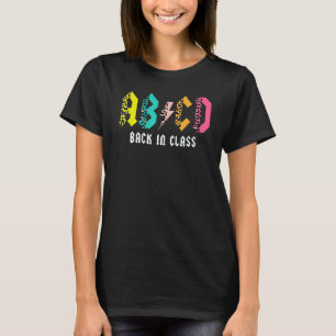 Niedlicher Lehrer abcd zurück in der Klasse farbig T-Shirt