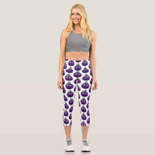 Niedlicher, lila Feigenfrucht-Cartoon Capri Leggings
