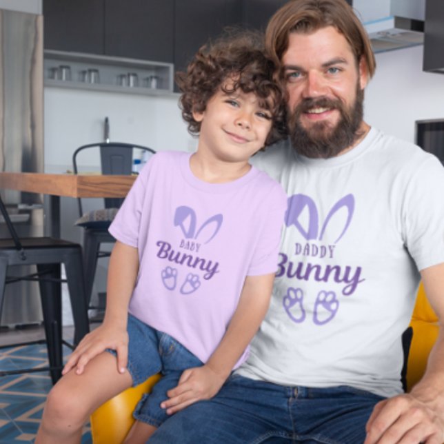 Niedlicher Lila OsterDaddy Bunny Rabbit Ohren T-Shirt (Von Creator hochgeladen)