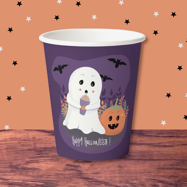 Niedlicher Lila Papiercup mit Halloween-Geist Pappbecher (Cute purple paper cups with a cute Halloween ghost . )