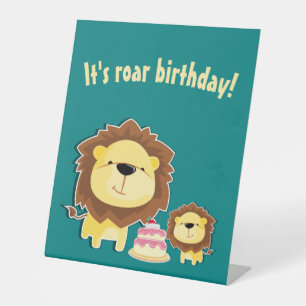 Niedlicher Löwe und Baby Cub Kindergeburtstag Sockelschild