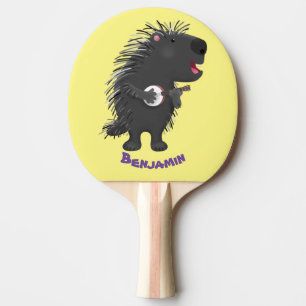 Niedlicher, lustiger Porcuppspiel Banjo Cartoon Tischtennis Schläger