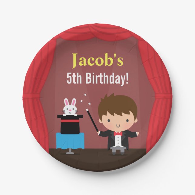 Niedlicher Magier scherzt magische Pappteller (Vorderseite)