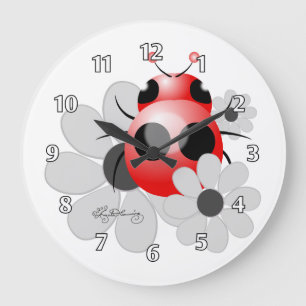 Niedlicher Marienkäfer und Große Wanduhr