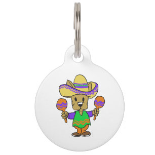 Niedlicher mexikanischer Hund mit Maracas Rücken Haustiermarke