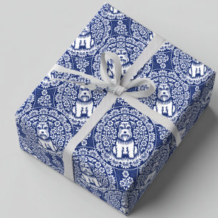 Niedlicher Miniaturschnauzer im Blumengarten Geschenkpapier