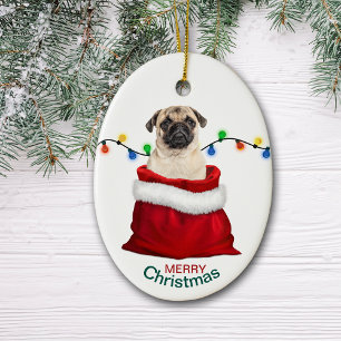 Niedlicher Mops Hund in der Weihnachtsgeschenktasc Keramik Ornament